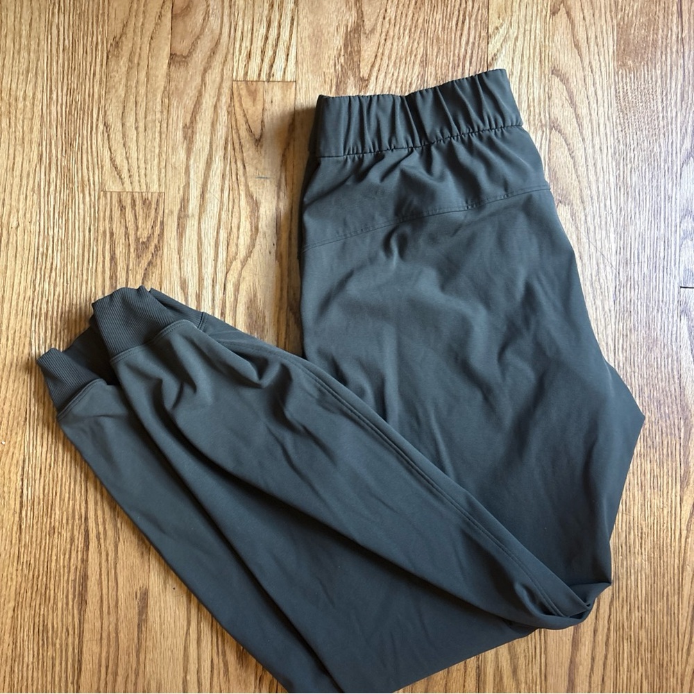 Lululemon On the Fly Jogger Pants-Olive Green-Women's Size 6-Athleisure/Travel